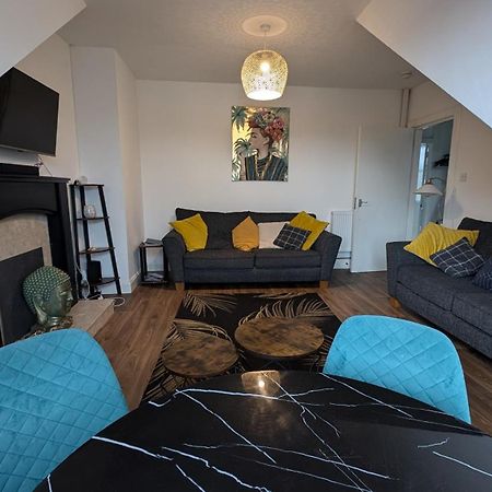 Lovely 2 Bedroom Apartment In Central Location Greenock Eksteriør billede