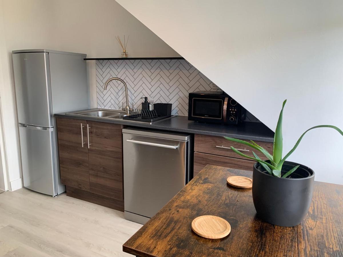 Lovely 2 Bedroom Apartment In Central Location Greenock Eksteriør billede