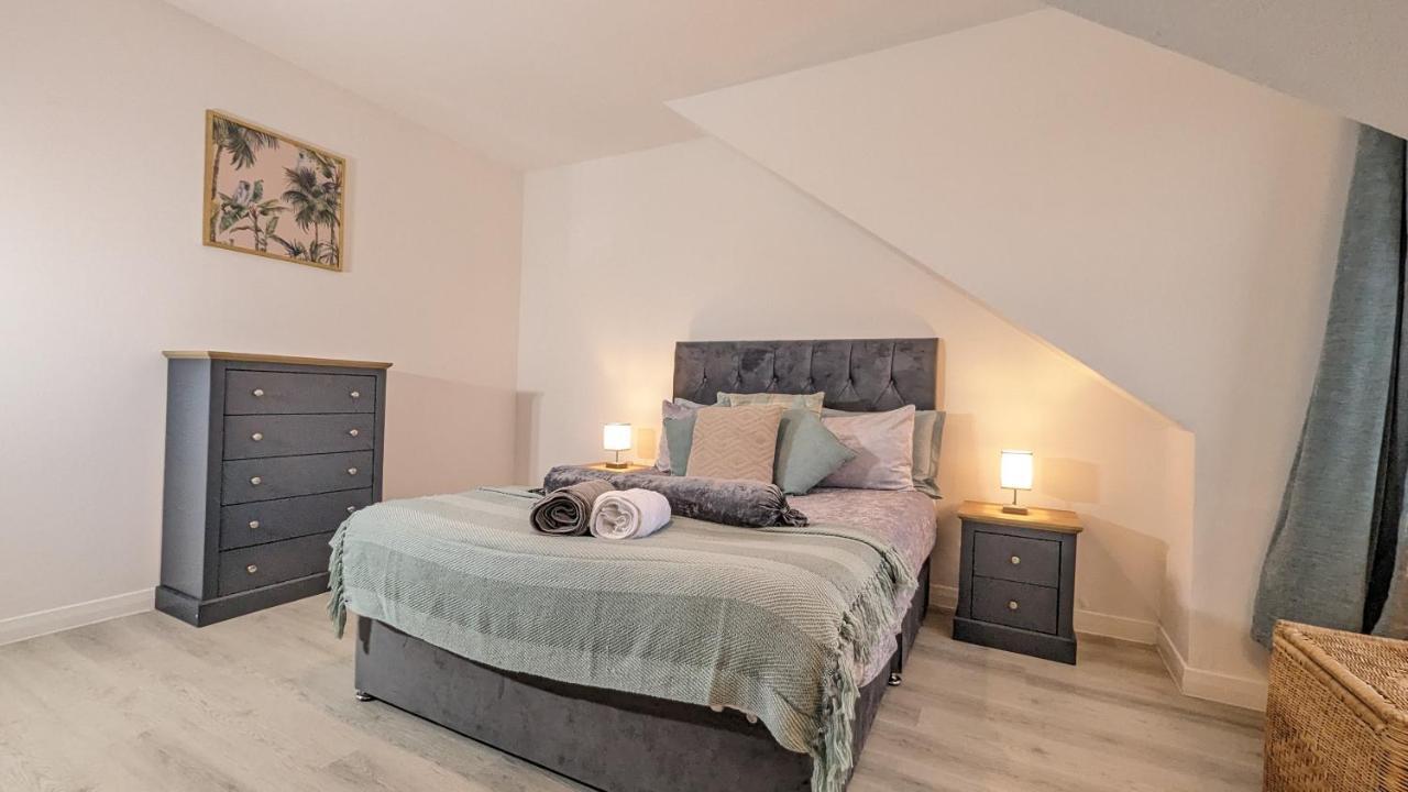 Lovely 2 Bedroom Apartment In Central Location Greenock Eksteriør billede