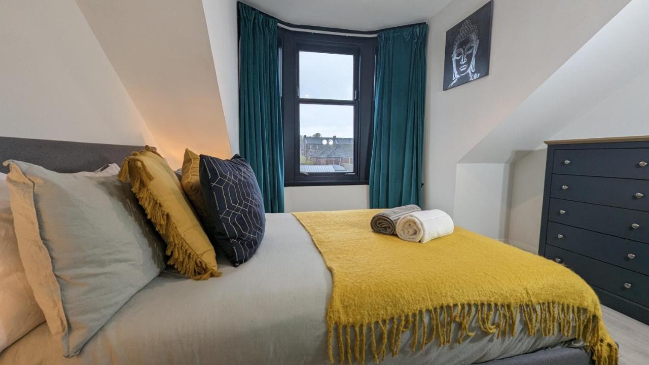 Lovely 2 Bedroom Apartment In Central Location Greenock Eksteriør billede