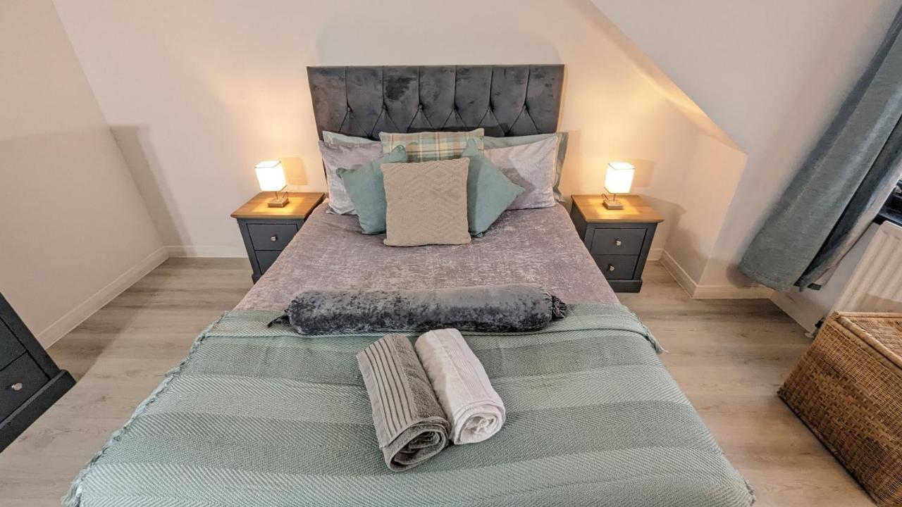 Lovely 2 Bedroom Apartment In Central Location Greenock Eksteriør billede