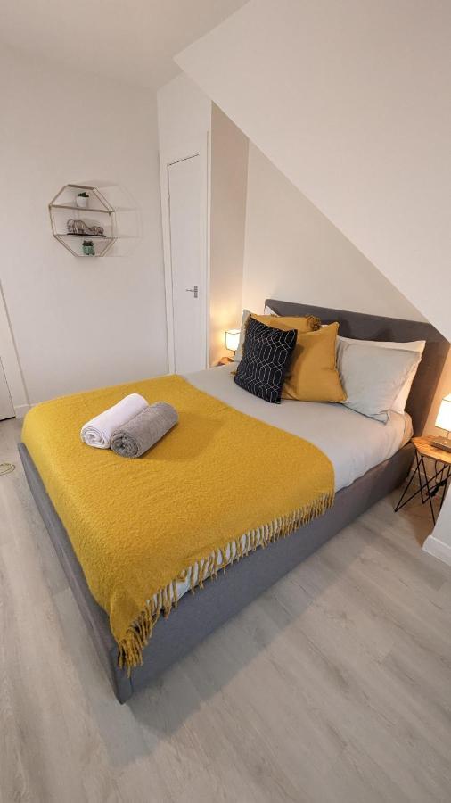 Lovely 2 Bedroom Apartment In Central Location Greenock Eksteriør billede