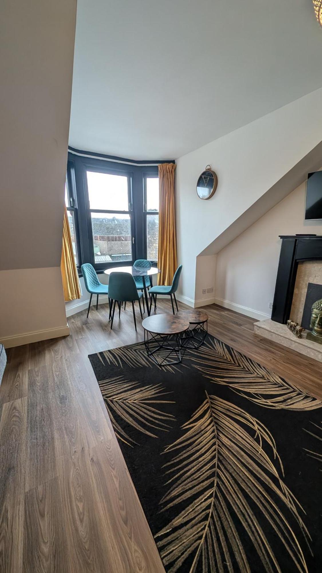 Lovely 2 Bedroom Apartment In Central Location Greenock Eksteriør billede