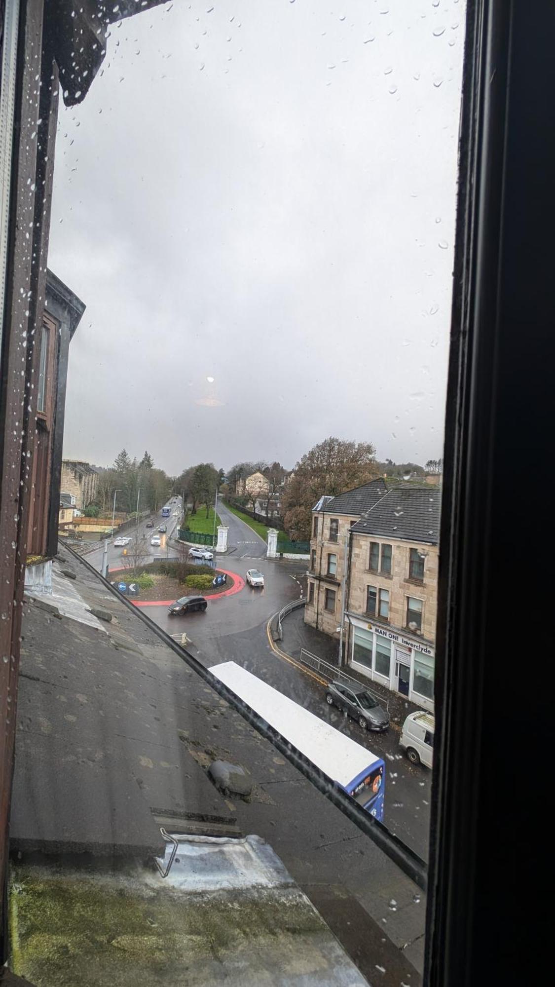 Lovely 2 Bedroom Apartment In Central Location Greenock Eksteriør billede